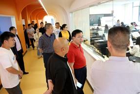 说明: C:\Users\asus\Desktop\2021年5月17日学校领导视察教育学院新教学实训楼 照片\2021年5月17日学校领导视察教育学院新教学实训楼  (20).jpg